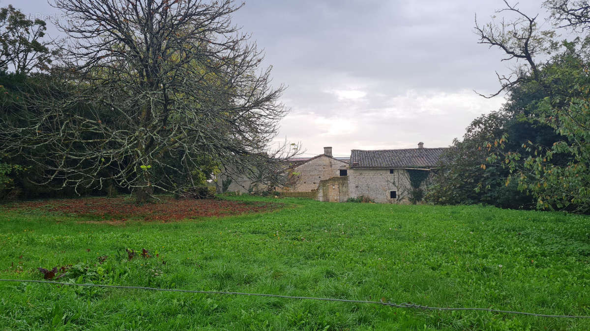 Maison à VAUX-ROUILLAC