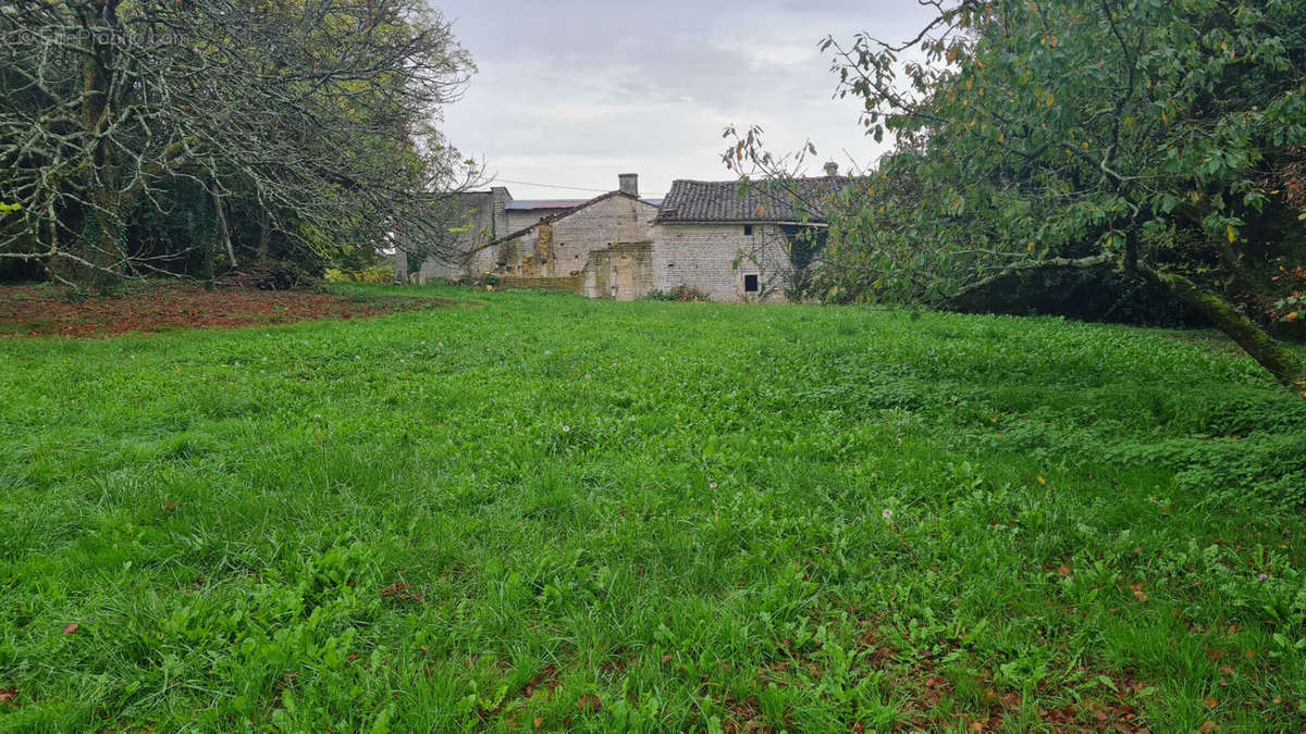 Maison à VAUX-ROUILLAC