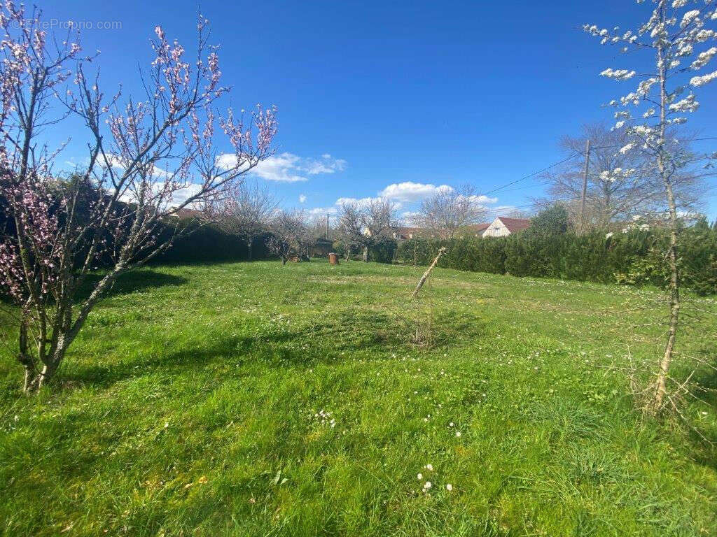 Terrain à CHILLEURS-AUX-BOIS