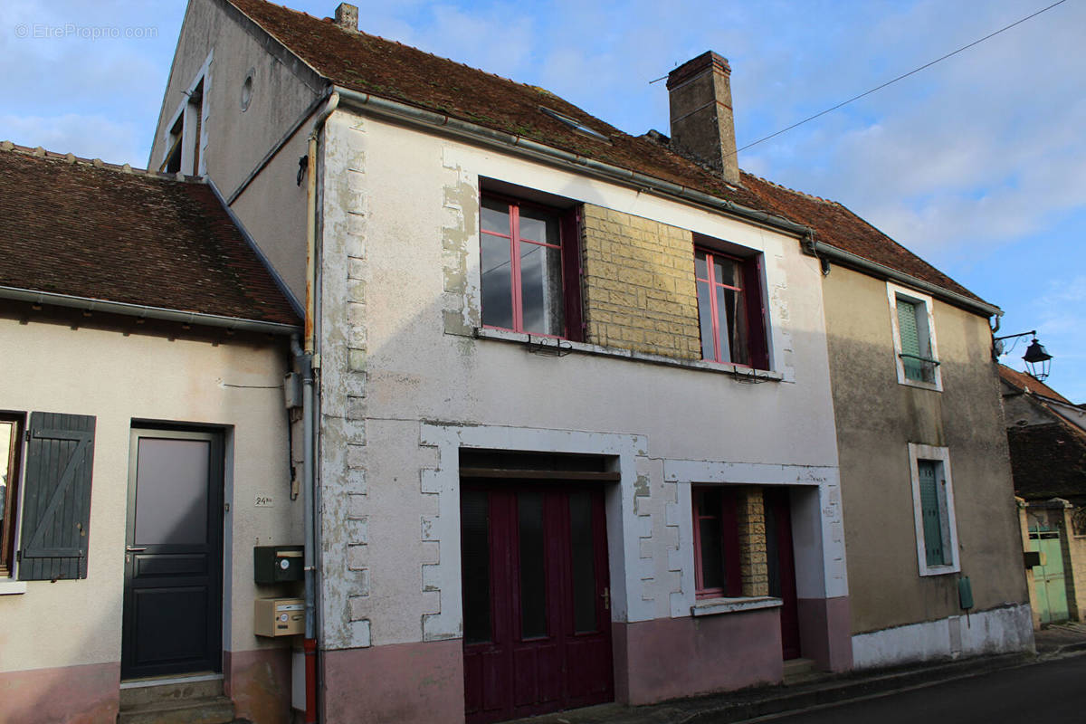 Maison à LIGNY-LE-CHATEL