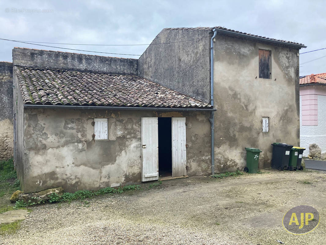 Maison à SAINT-ESTEPHE