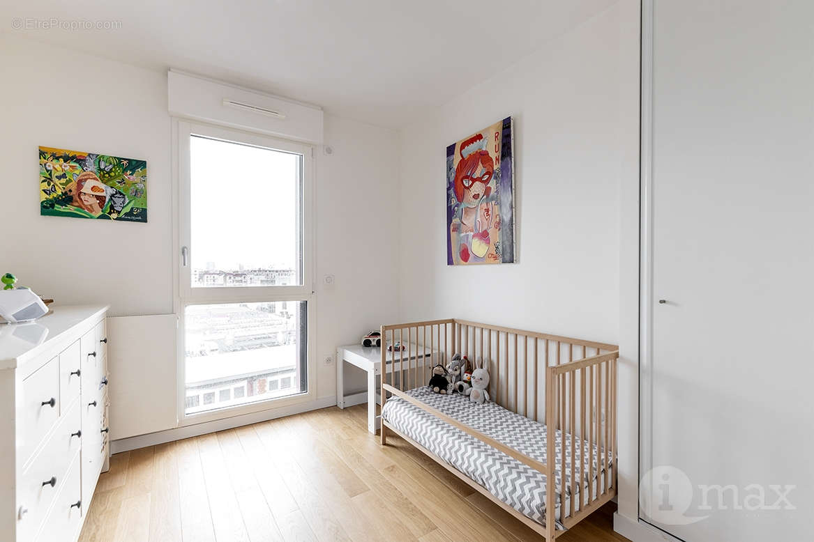 Appartement à COURBEVOIE