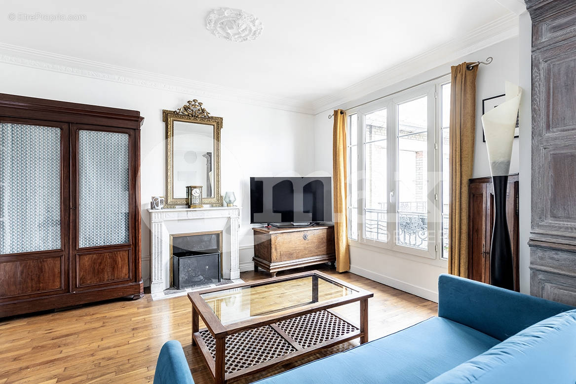 Appartement à COURBEVOIE