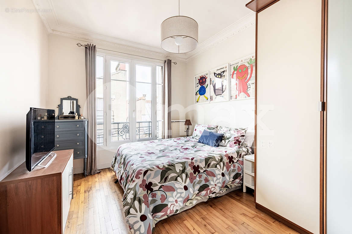 Appartement à COURBEVOIE