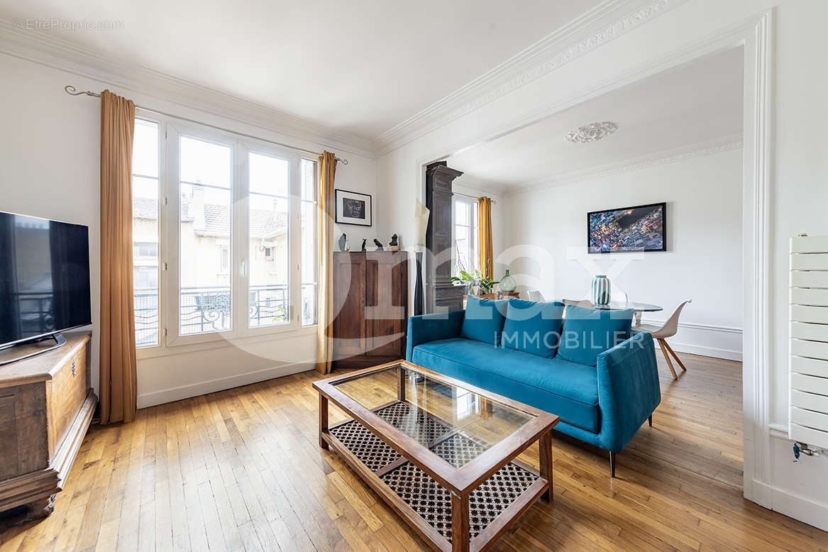 Appartement à COURBEVOIE