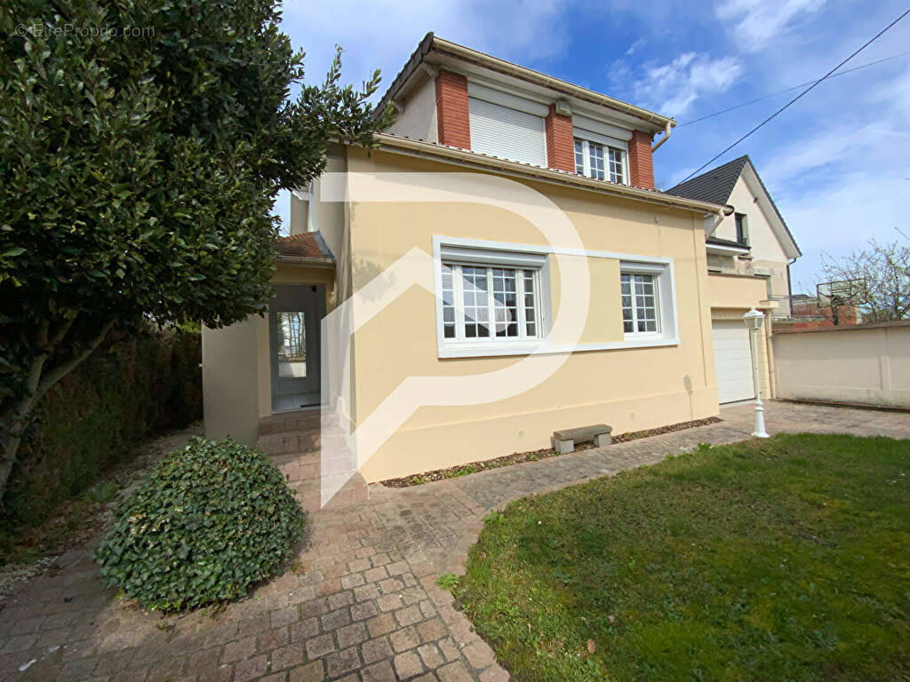 Maison à OZOIR-LA-FERRIERE