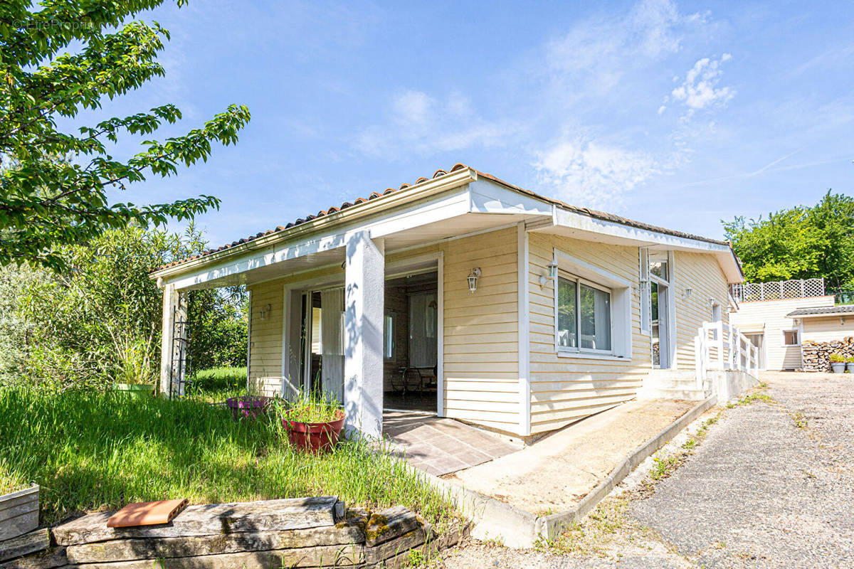 Maison à MONTAIGUT-SUR-SAVE