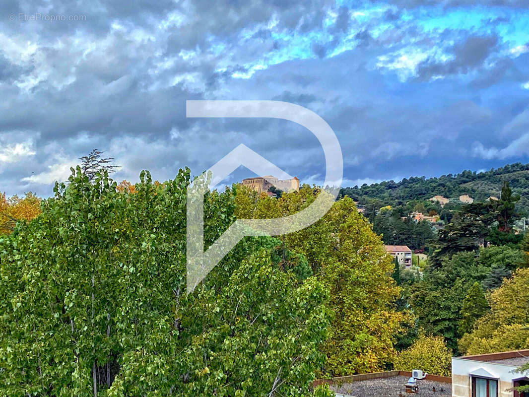 Appartement à GREOUX-LES-BAINS