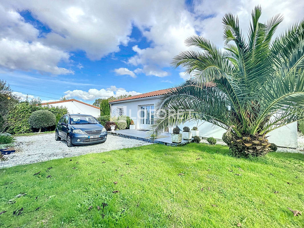 Maison à PORT-DES-BARQUES