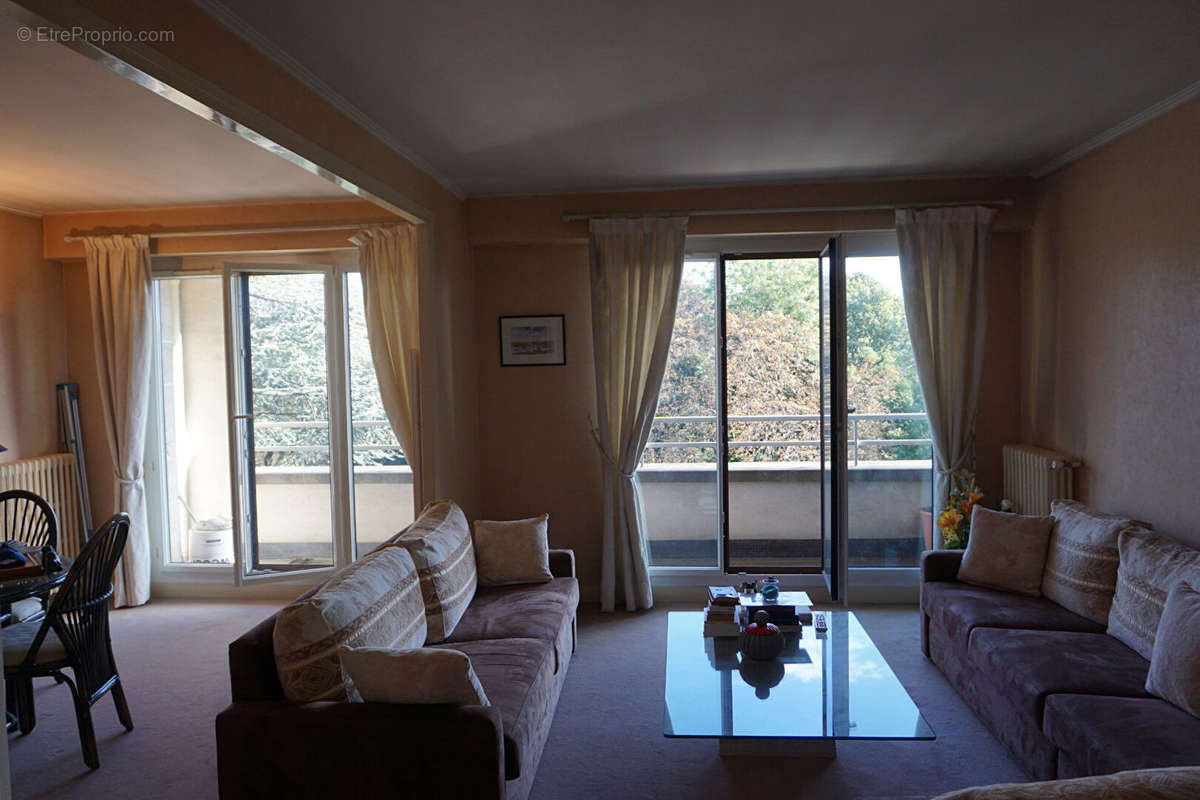 Appartement à CHARENTON-LE-PONT