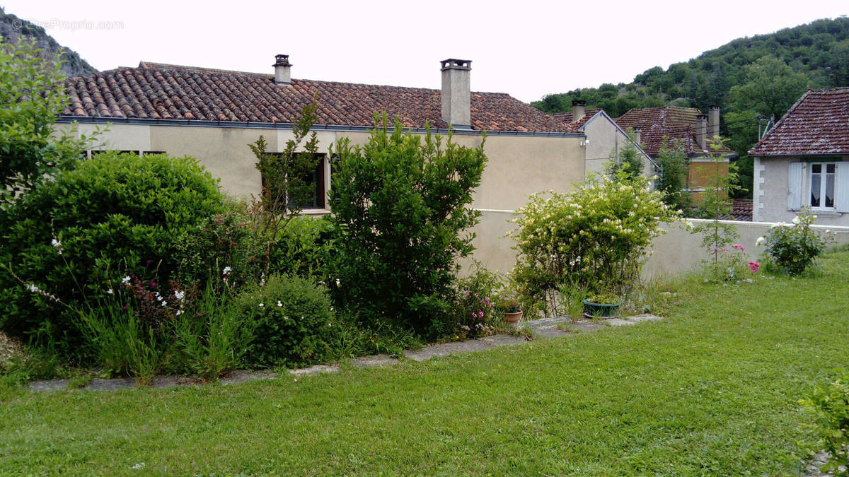 Maison à CABRERETS