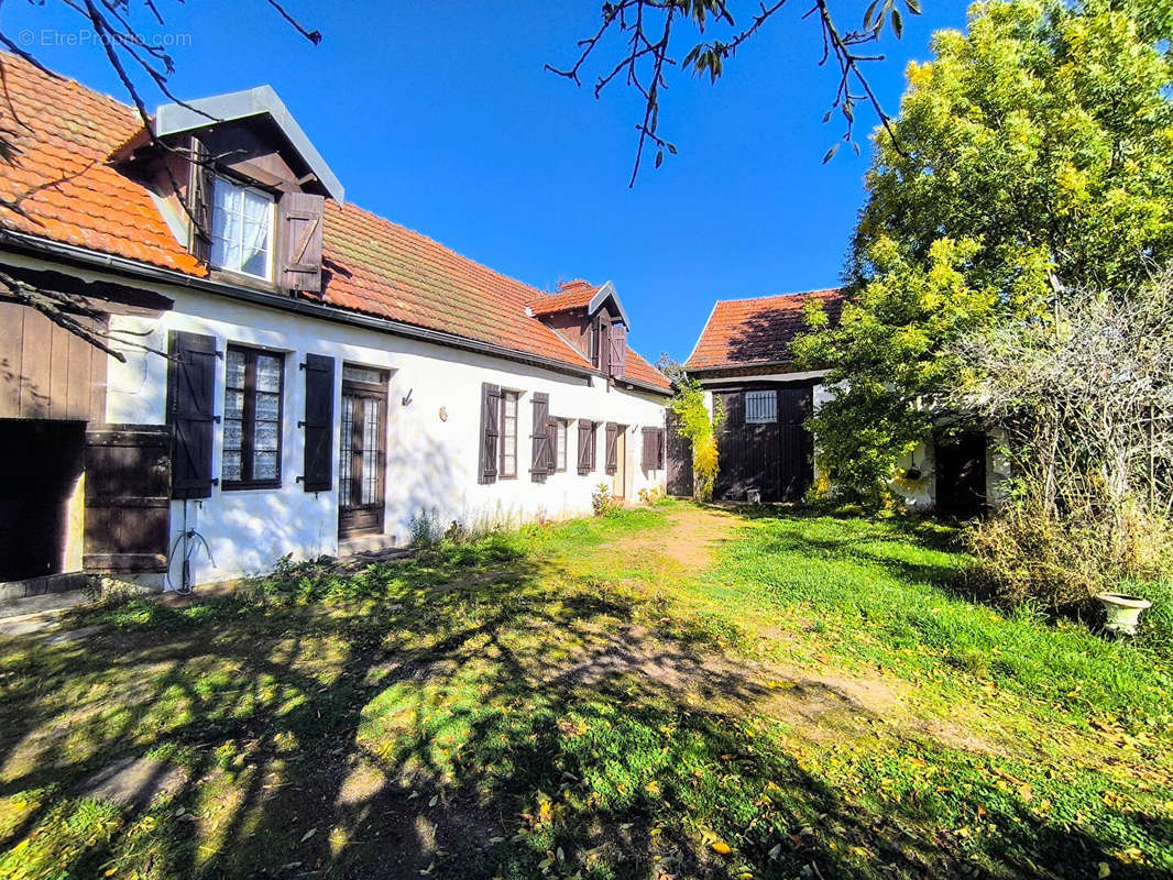 Maison à LALIZOLLE