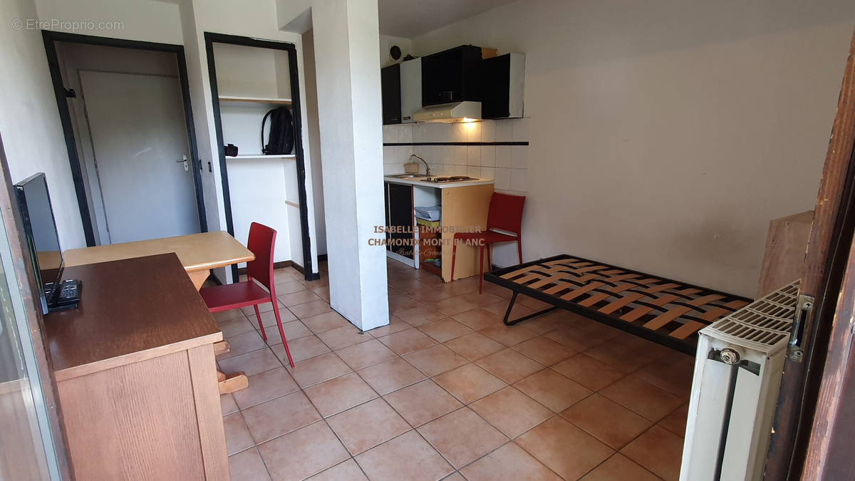 Pièce de vie/ En vente studio Chamonix Centre - Appartement à CHAMONIX-MONT-BLANC