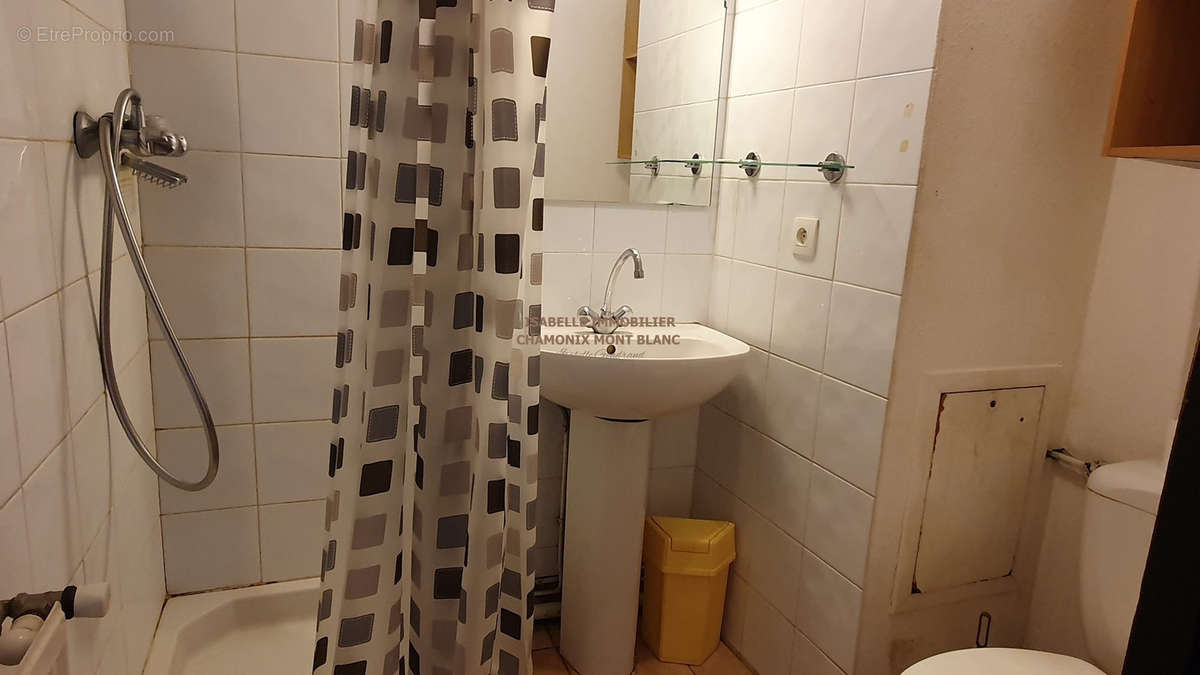 Salle de bains / En vente studio Chamonix Centre - Appartement à CHAMONIX-MONT-BLANC