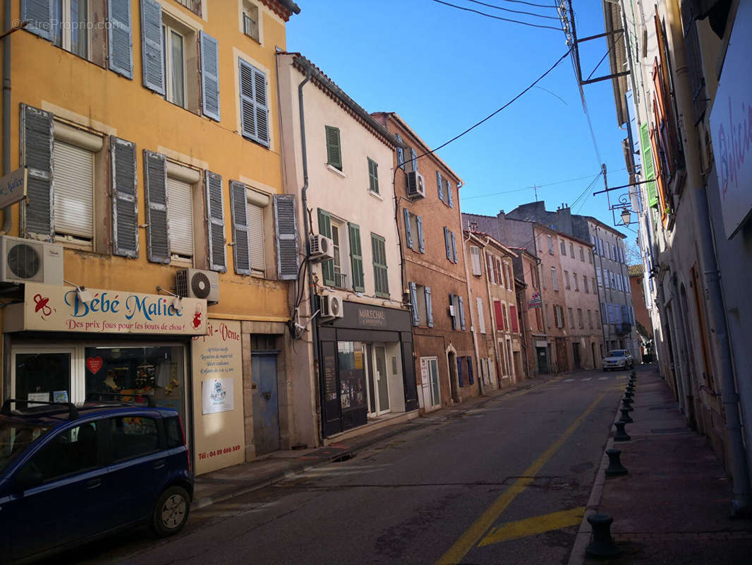 Appartement à CUERS