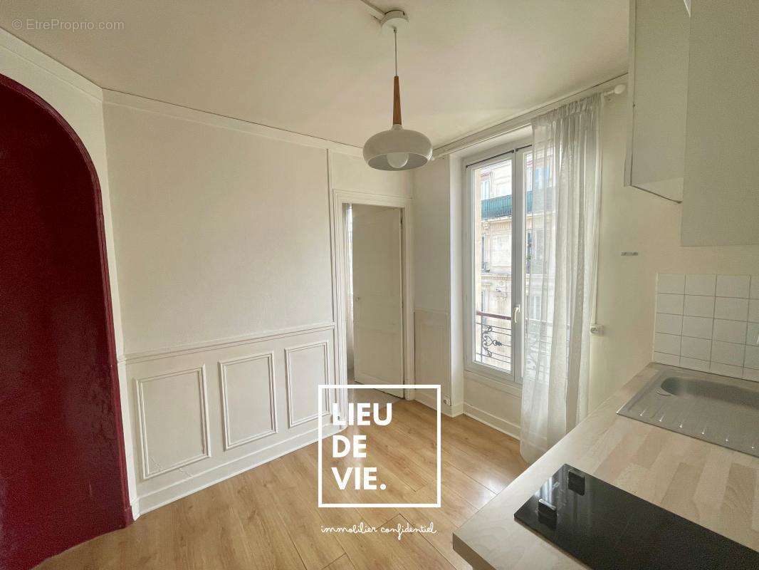 Appartement à PARIS-17E