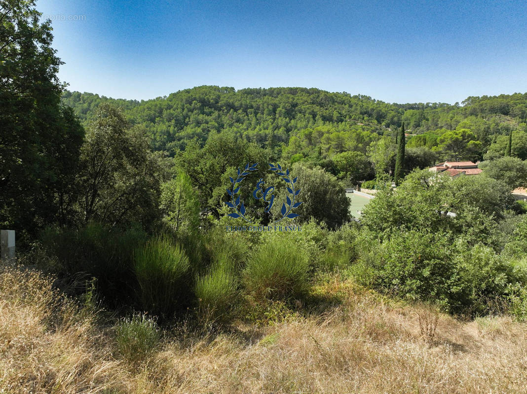 Terrain à BARJOLS