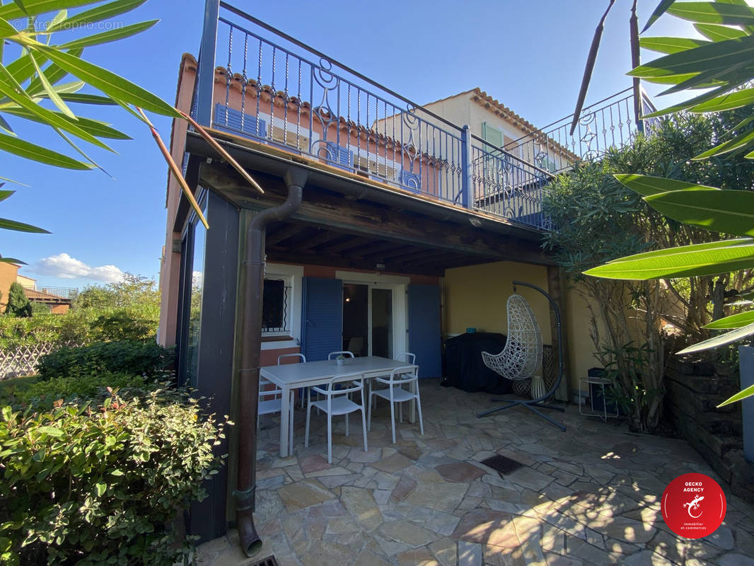 Terrasse couverte - Maison à ROQUEBRUNE-SUR-ARGENS