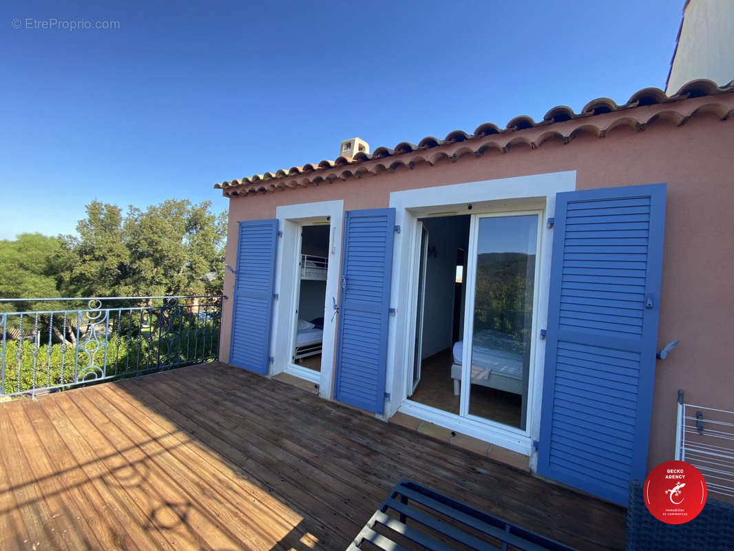 Terrasse étage - Maison à ROQUEBRUNE-SUR-ARGENS