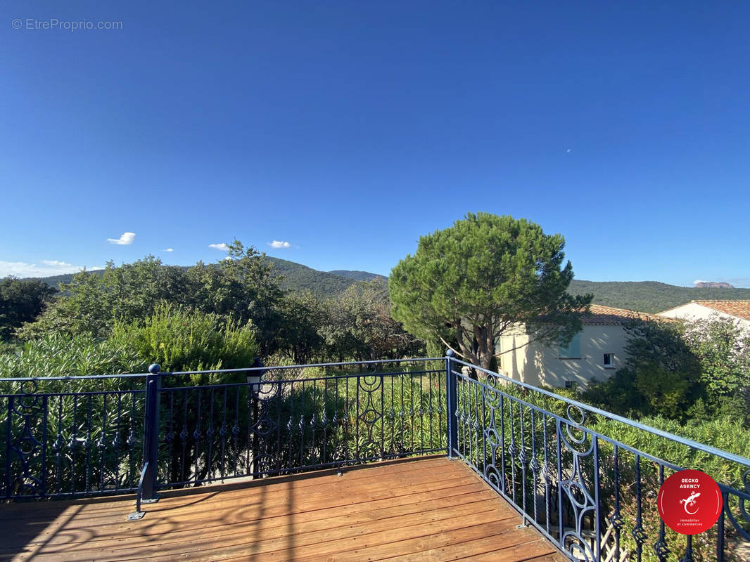 Terrasse étage - Maison à ROQUEBRUNE-SUR-ARGENS