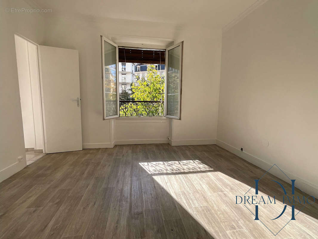 Appartement à PARIS-11E