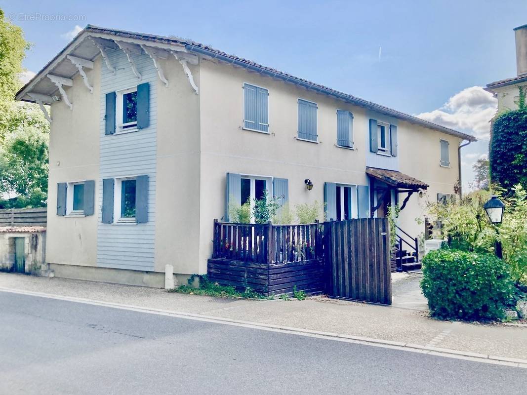 Maison à AUBETERRE-SUR-DRONNE