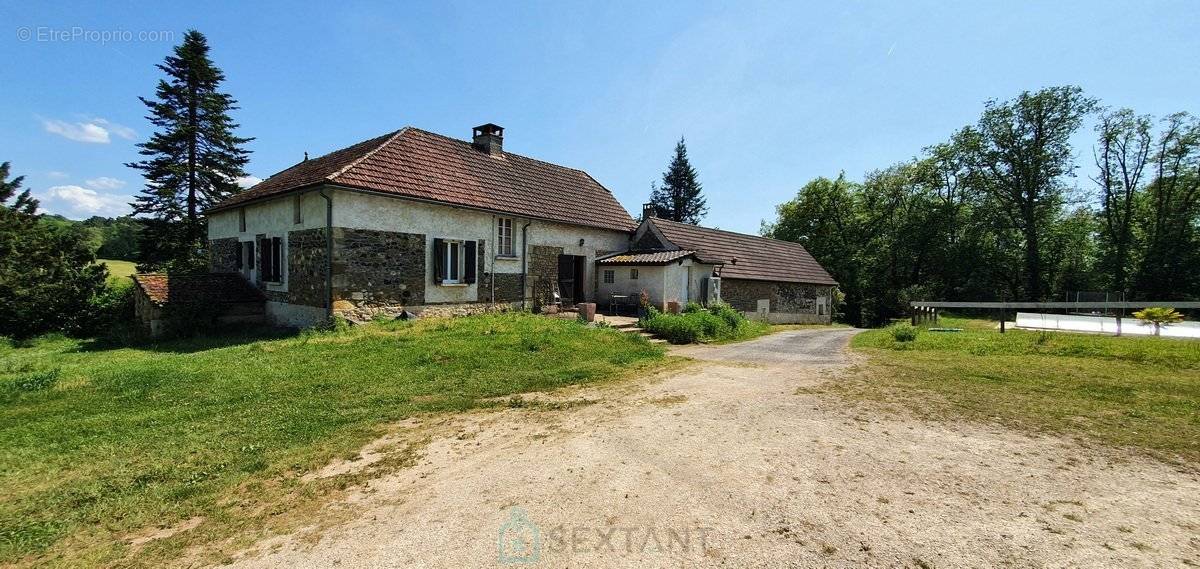 Maison à CENAC-ET-SAINT-JULIEN