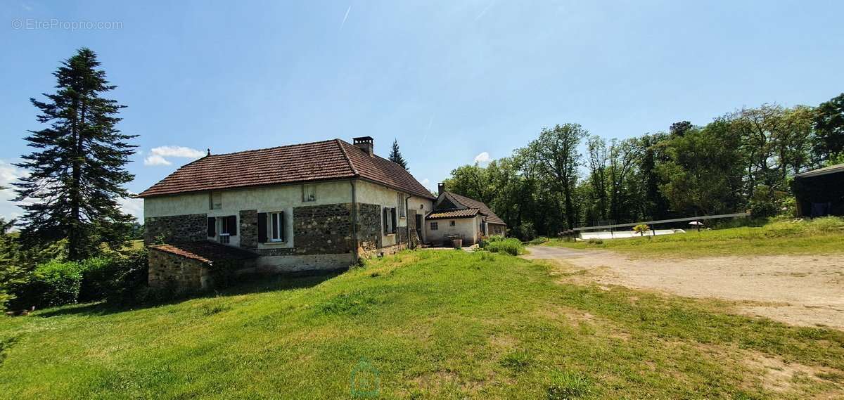 Maison à CENAC-ET-SAINT-JULIEN