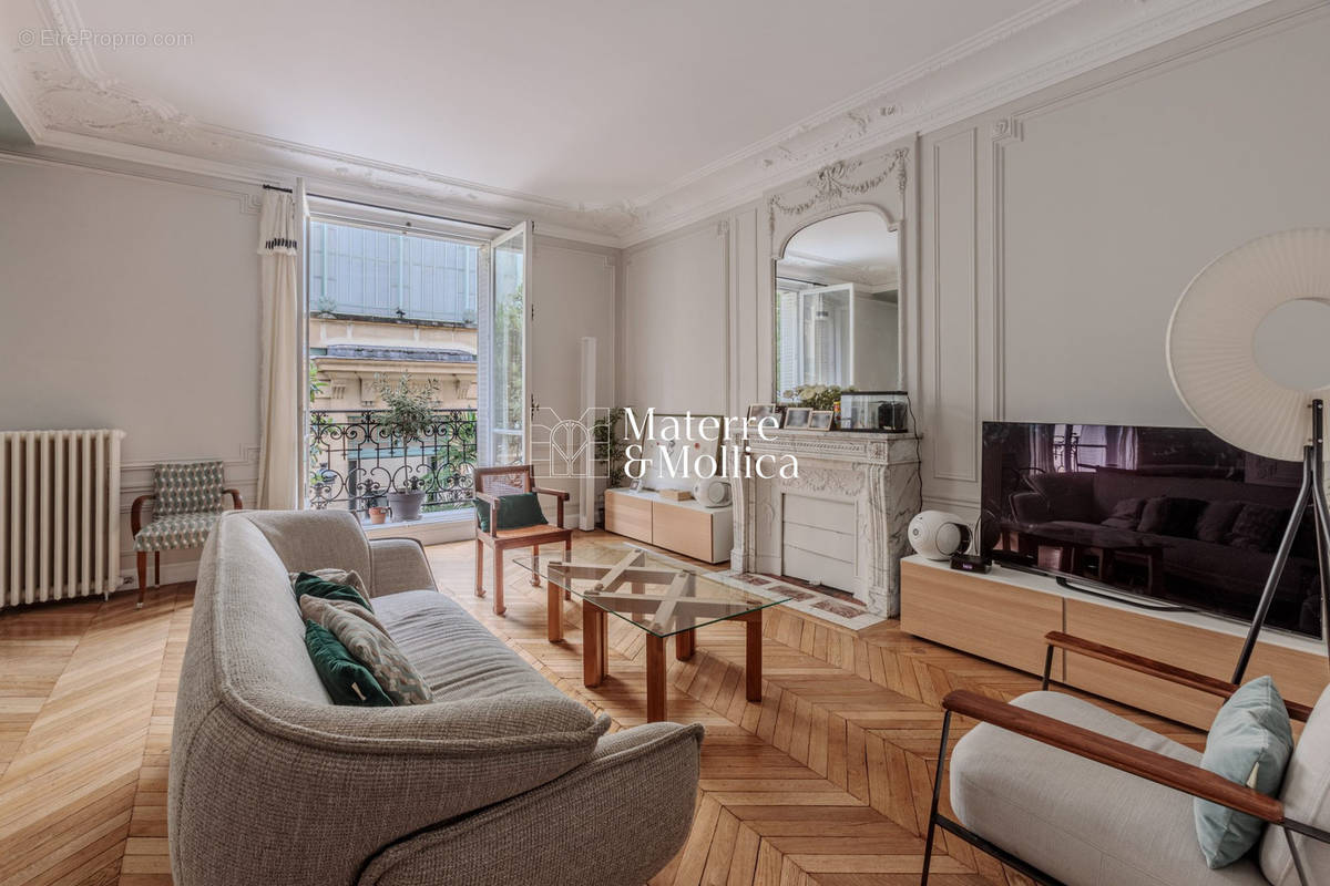 Appartement à PARIS-7E