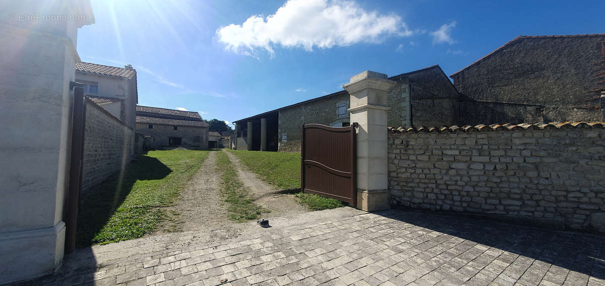 Maison à SAINT-CYBARDEAUX