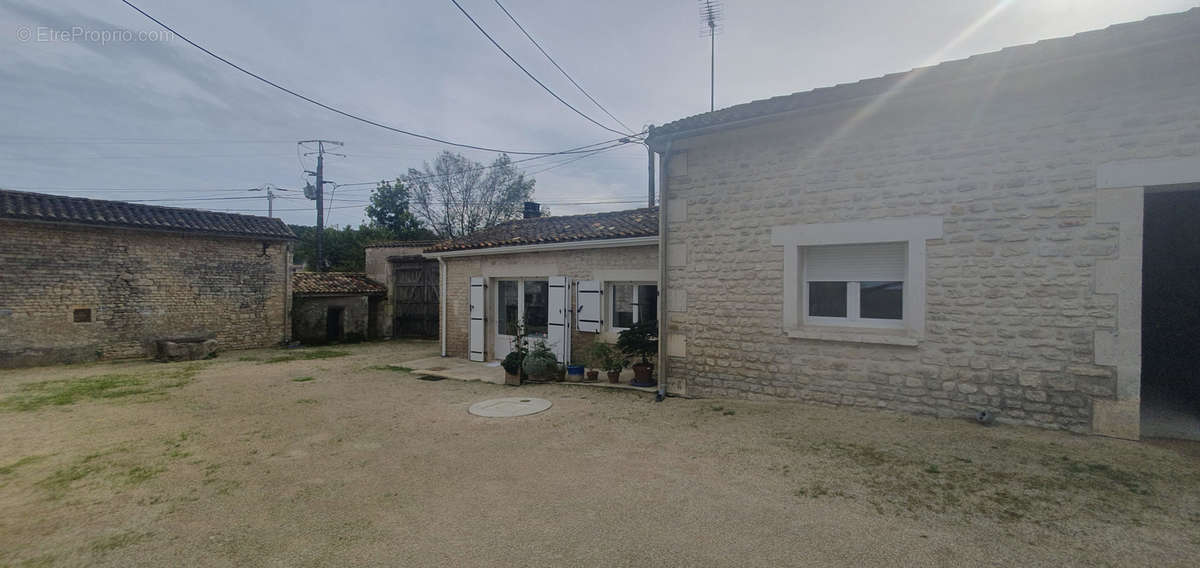 Maison à SAINT-CYBARDEAUX