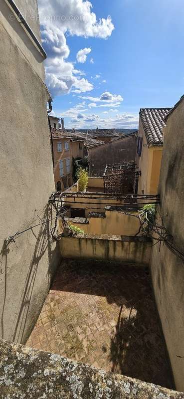 Maison à SAINT-QUENTIN-LA-POTERIE