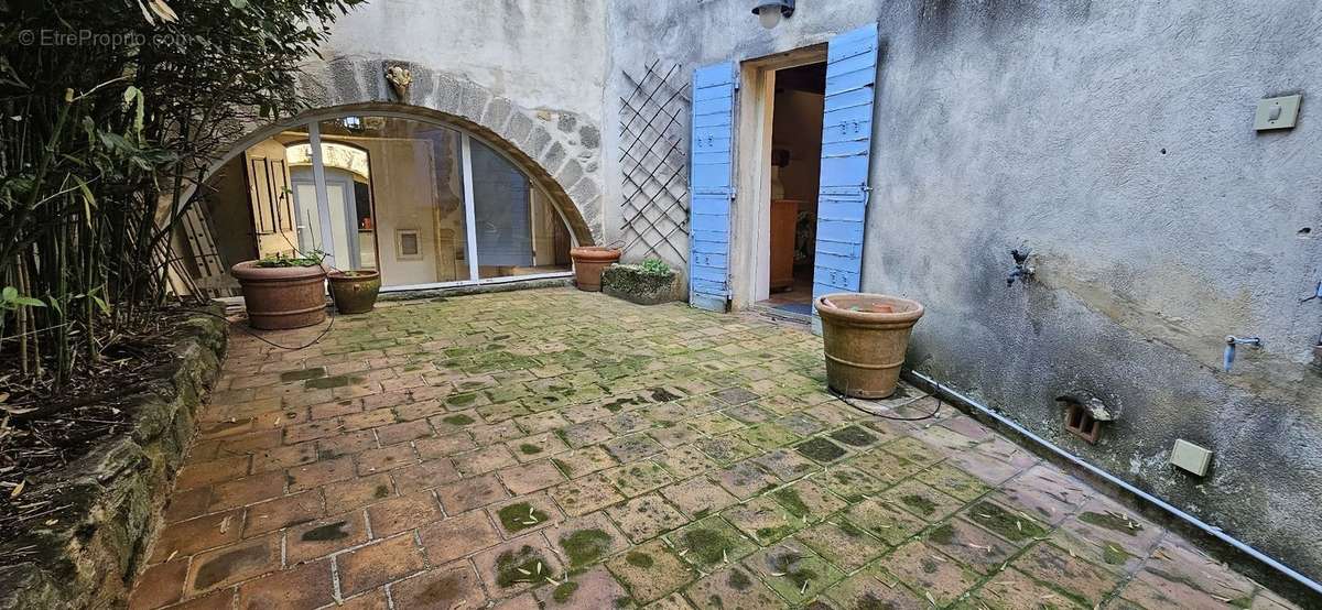 Maison à SAINT-QUENTIN-LA-POTERIE