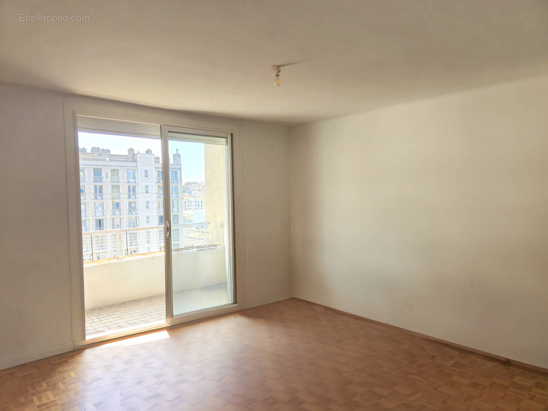 Appartement à MARSEILLE-7E