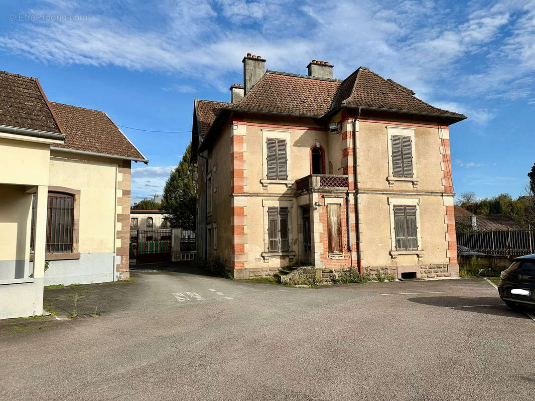 Commerce à LUXEUIL-LES-BAINS