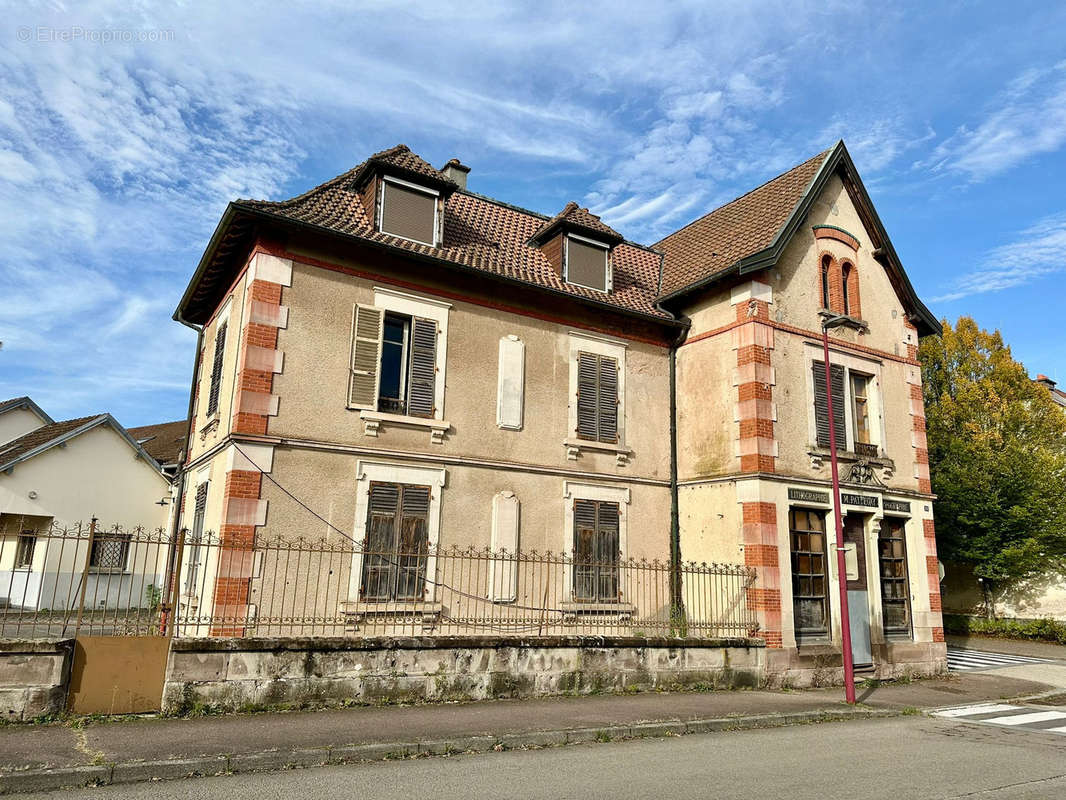 Commerce à LUXEUIL-LES-BAINS