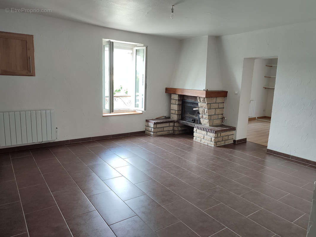 Appartement à OUZOUER-SUR-TREZEE