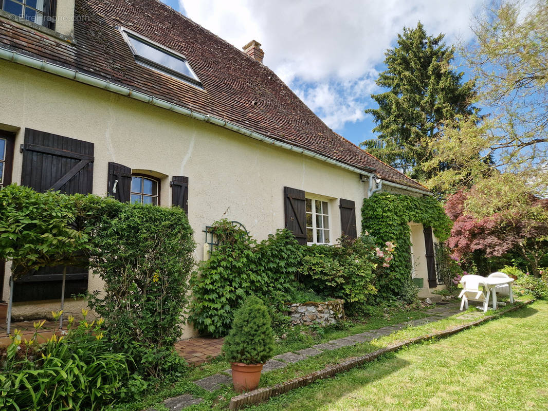 Maison à SAINT-VICTOR-DE-BUTHON