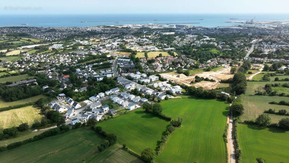 Terrain à CHERBOURG-OCTEVILLE