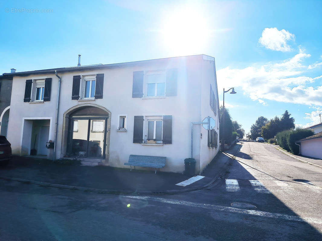 Maison à LA NEUVEVILLE-SOUS-CHATENOIS