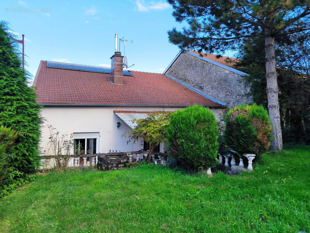 Maison à LA NEUVEVILLE-SOUS-CHATENOIS