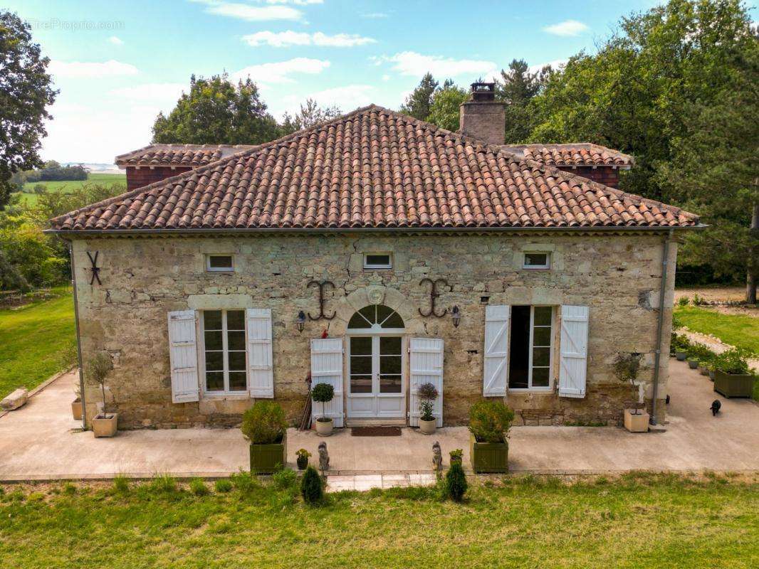 Maison à SAINT-CLAR