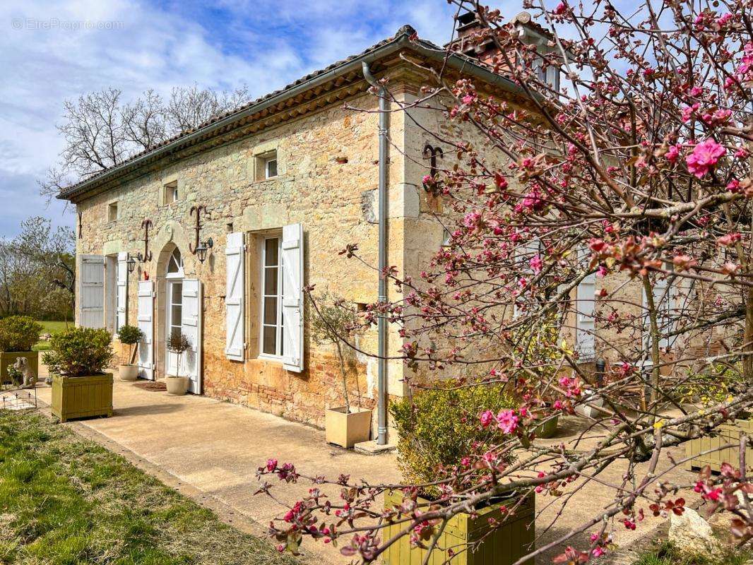 Maison à SAINT-CLAR