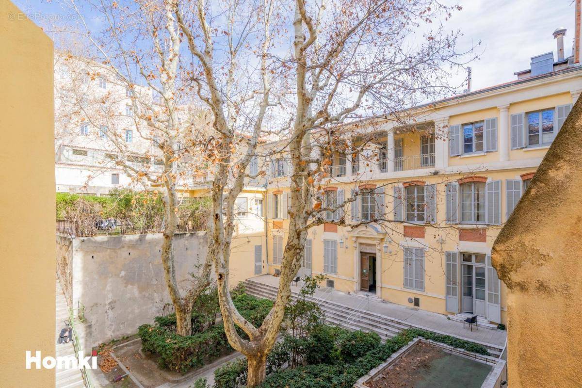 Appartement à MARSEILLE-2E