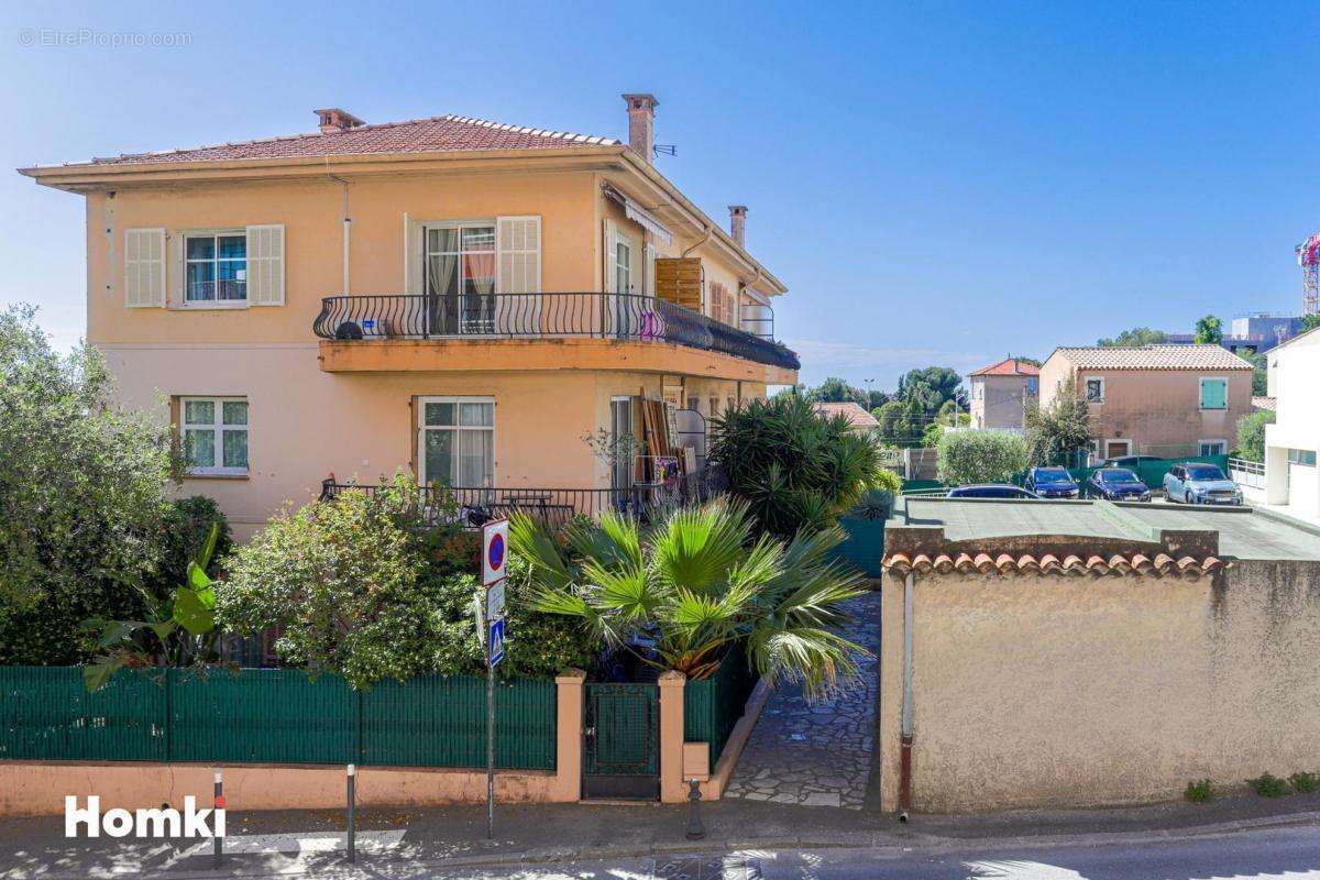 Appartement à SAINT-LAURENT-DU-VAR