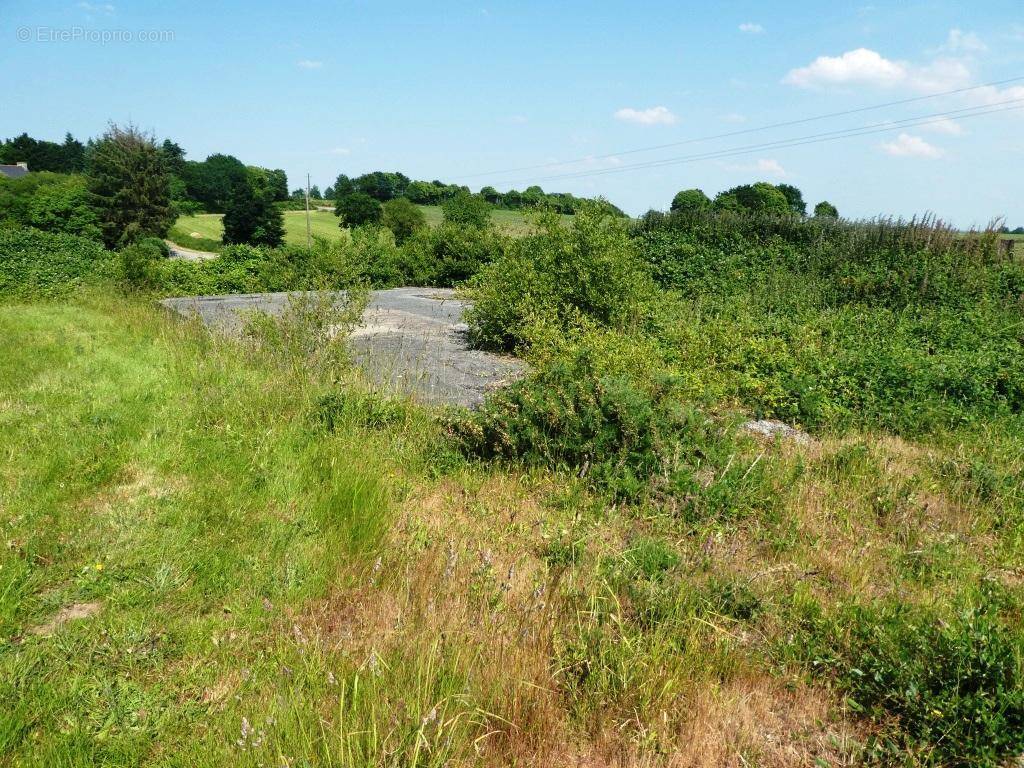 Terrain à SEGLIEN