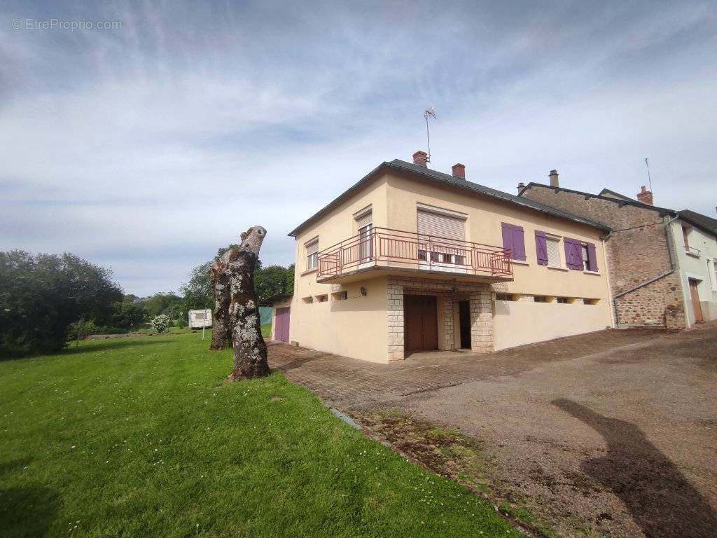 Maison à SAINT-PEREUSE