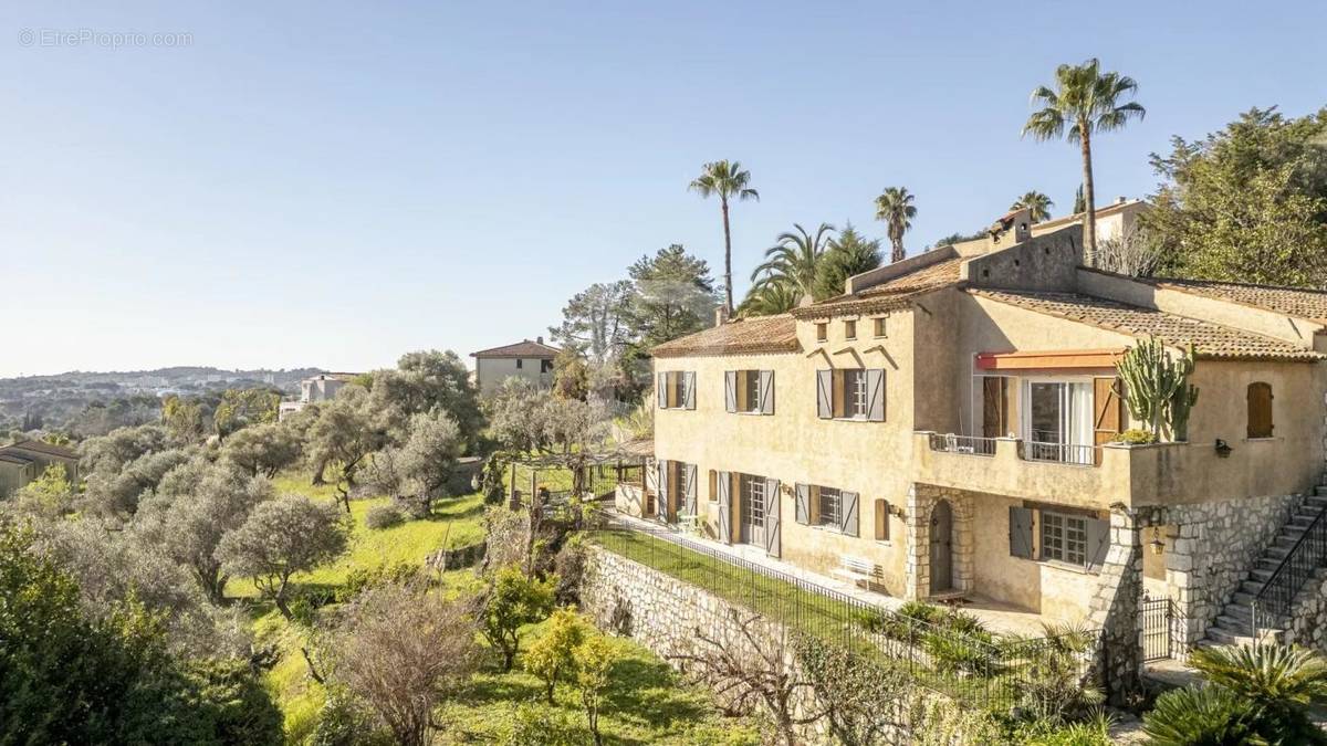 Appartement à MOUGINS