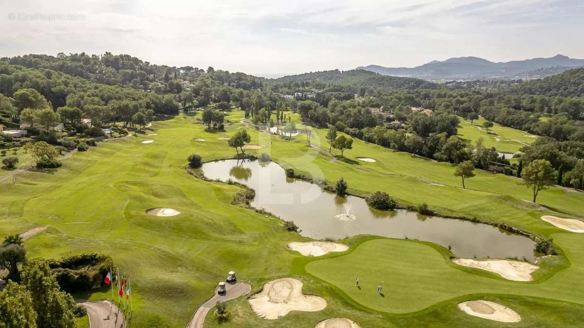 Appartement à MOUGINS