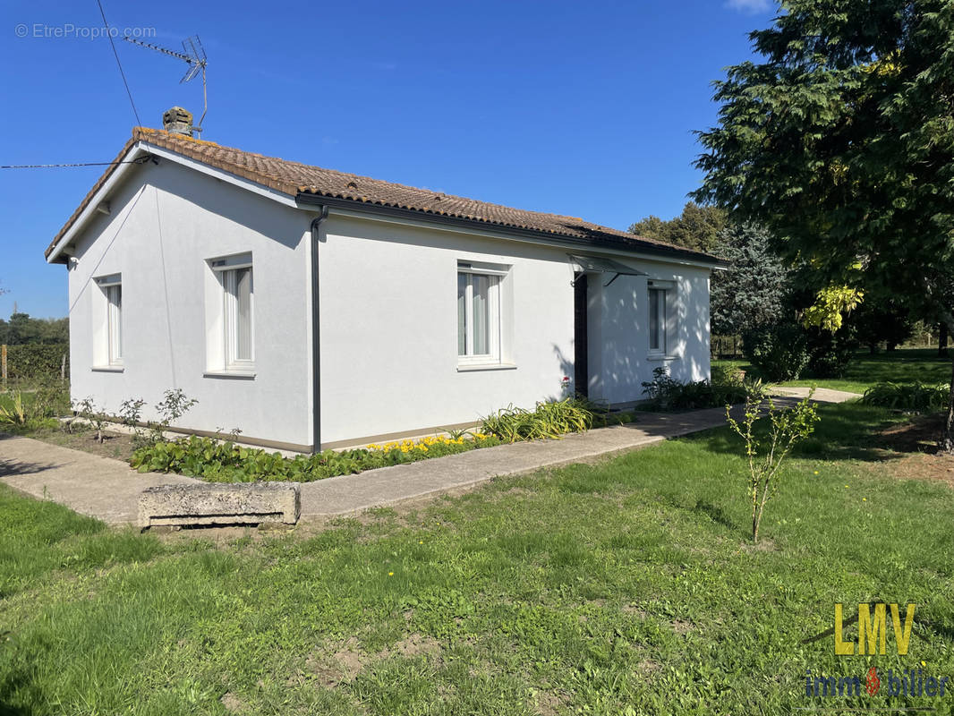 Maison à MOULIETS-ET-VILLEMARTIN